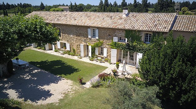 De petites fissures dans la pierre De petites fissures dans la pierre