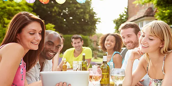 Fête des voisins" Enquête immonot sur les relations de voisinage