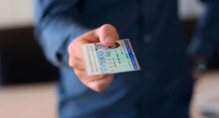 Carte d'identité. Un nouveau motif pour la renouveler sans attendre la date d'expiration episode artwork