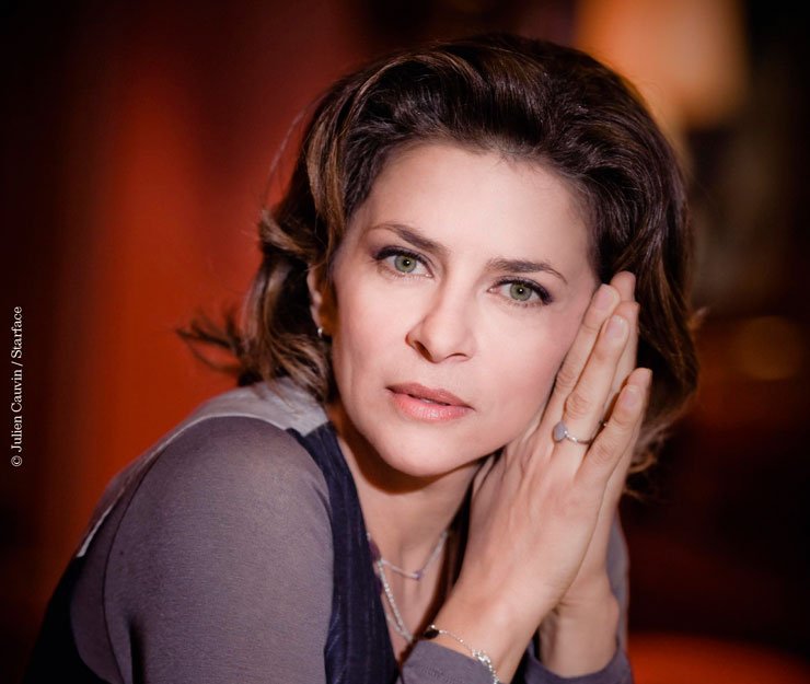 Corinne Touzet : - le notaire, ami et confident des familles Corinne Touzet : - le notaire, ami et confident des familles