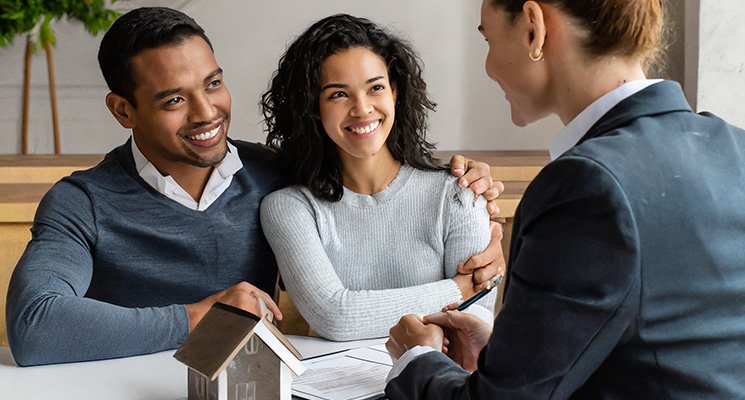 Faut-il se pacser avant ou après un achat immobilier