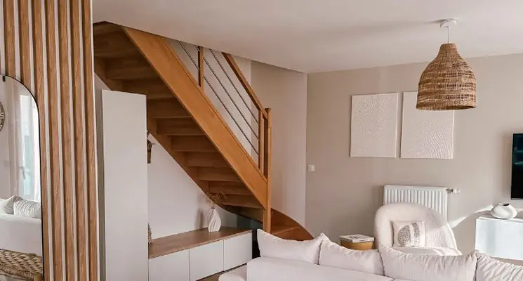 Les avantages d'installer un escalier sur-mesure chez soi : un choix pratique et esthétique pour votre maison episode artwork