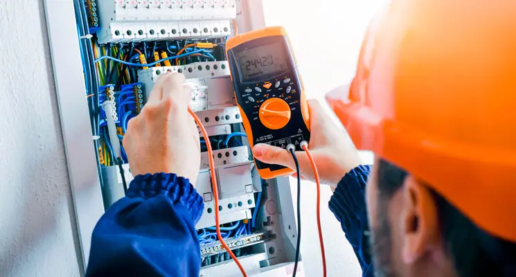 Pourquoi vérifier l'installation électrique de son logement ? episode artwork
