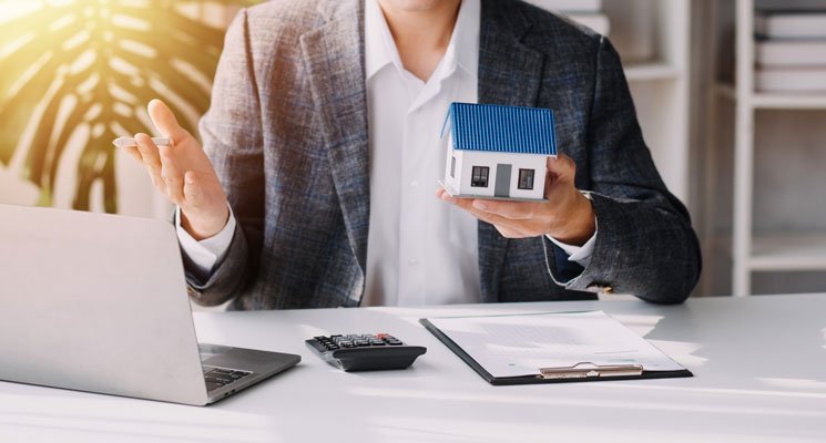 Donation immobilière&nbsp;: protéger son geste grâce aux conseils de votre notaire