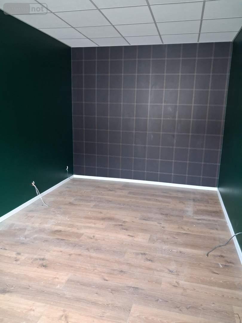 Location fonds et murs commerciaux Guise 02120 Aisne 25 m2  150 euros