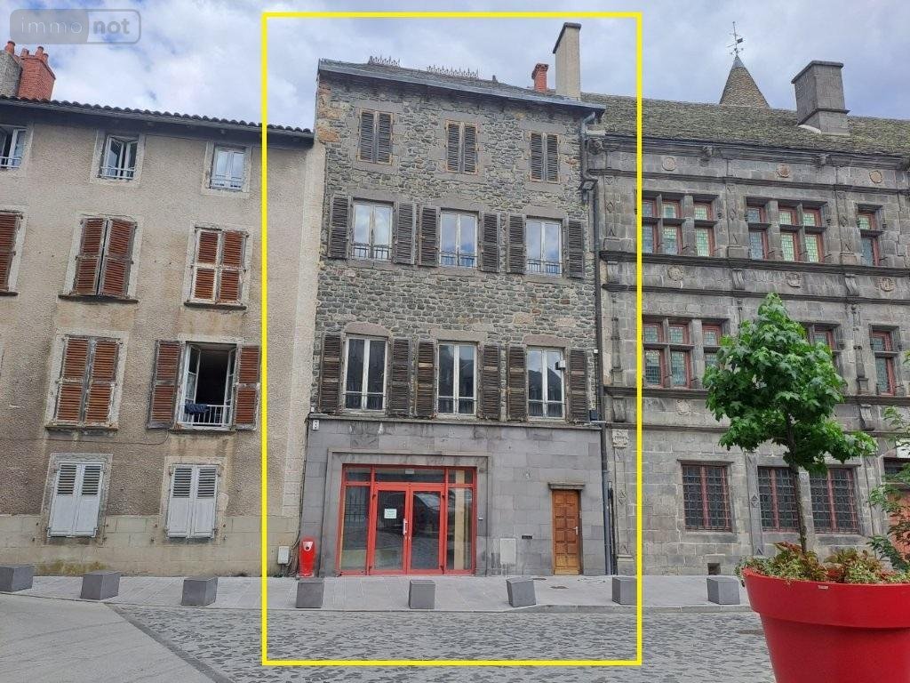 Immeuble a vendre Saint-Flour 15100 Cantal 443 m2  68900 euros