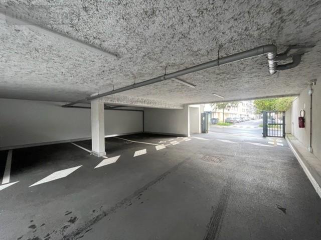 Garage et parking a vendre Rennes 35000 Ille-et-Vilaine  15000 euros