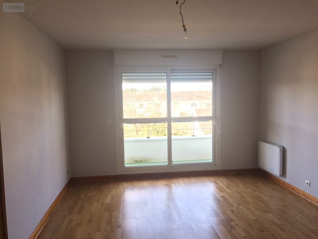 Location appartement Saint-Cyr-sur-Loire 37540 Indre-et-Loire 71 m2 3 pièces 830 euros