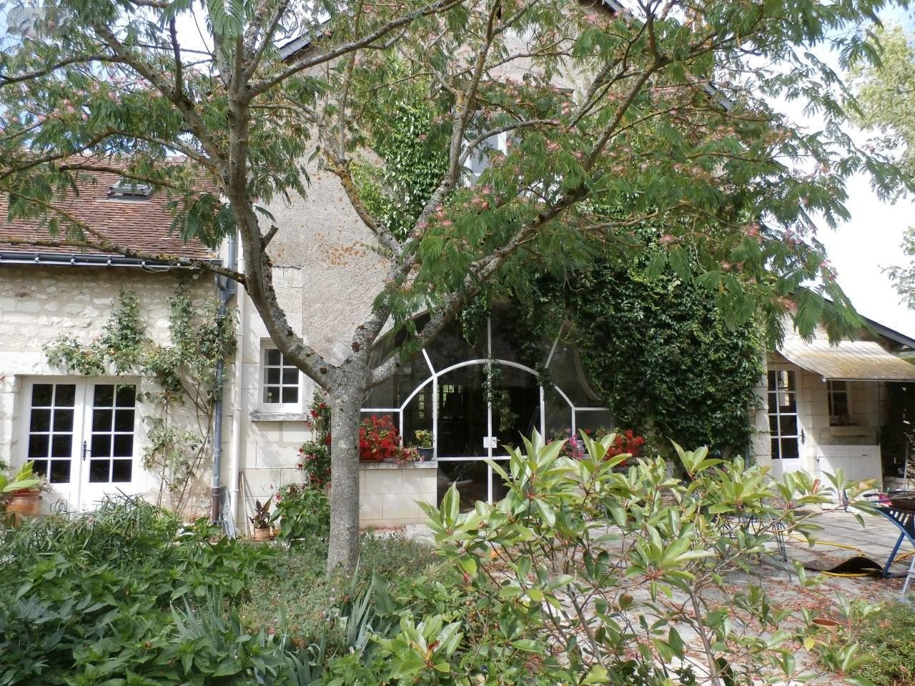 Propriete à vendre CravantlesCôteaux 37500 IndreetLoire 11 pièces