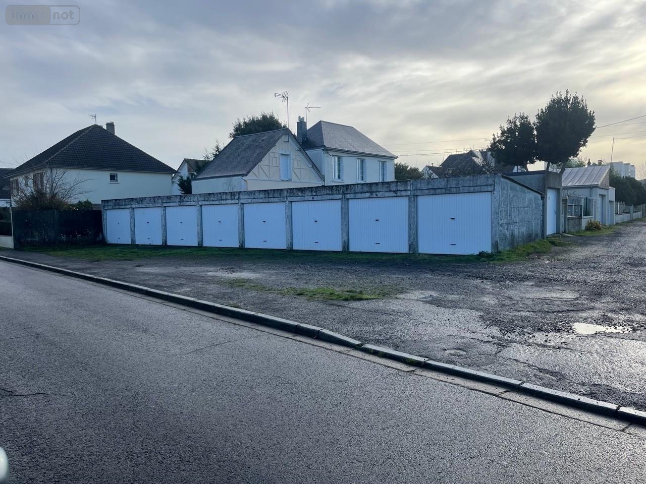 Garage et parking a vendre Granville 50400 Manche  169600 euros