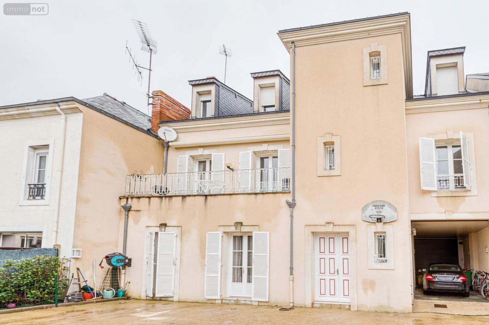 Fonds et murs commerciaux a vendre Le Mans 72000 Sarthe 244 m2  546000 euros