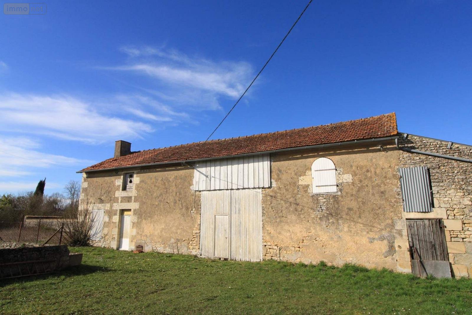 Maison a vendre Vouillé 86190 Vienne 200 m2  109000 euros