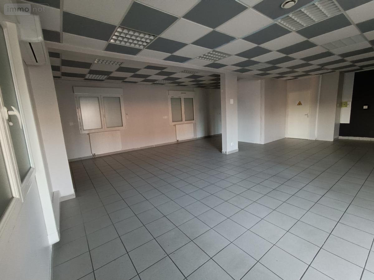 Location fonds et murs commerciaux Péronnas 01960 Ain 71 m2  647 euros