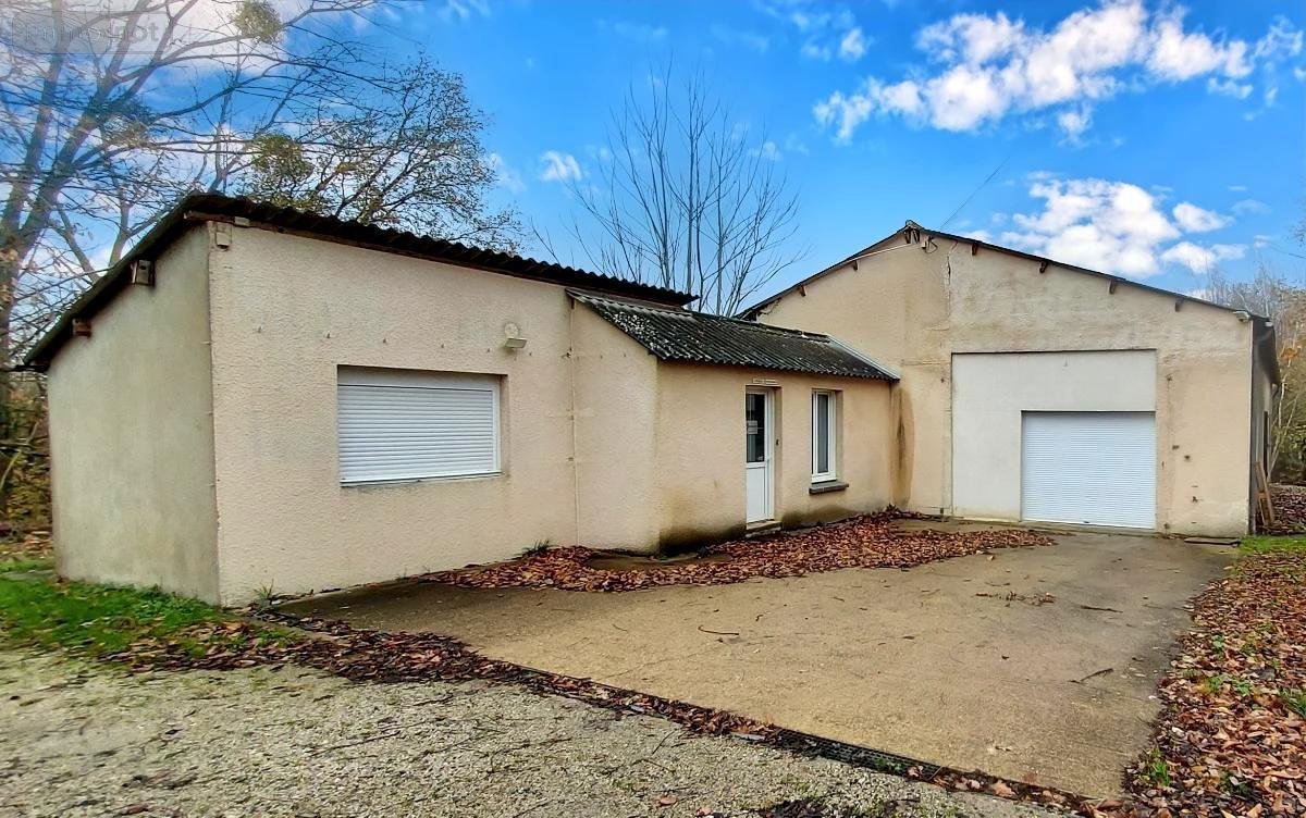 Fonds et murs commerciaux a vendre Montbizot 72380 Sarthe 338 m2  203460 euros