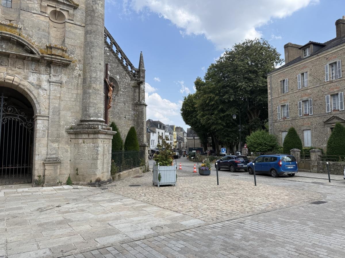 Fonds et murs commerciaux a vendre Auray 56400 Morbihan 140 m2  299370 euros