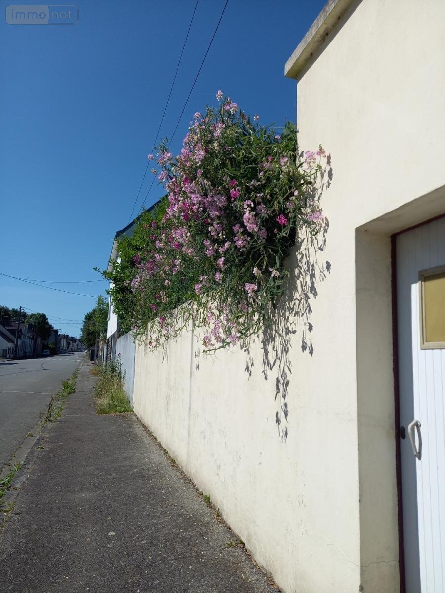 Garage et parking a vendre Gourin 56110 Morbihan 30 m2  23900 euros