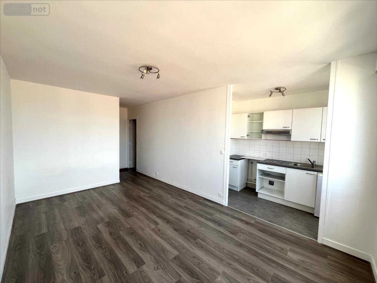 Location appartement Reims 51100 Marne 29 m2 1 pièce 555 euros