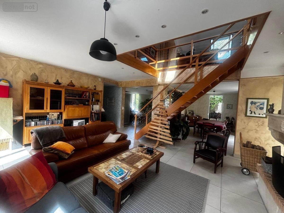 Maison a vendre Saint-Germain-du-Puy 18390 Cher 280 m2 7 pièces 390000 euros