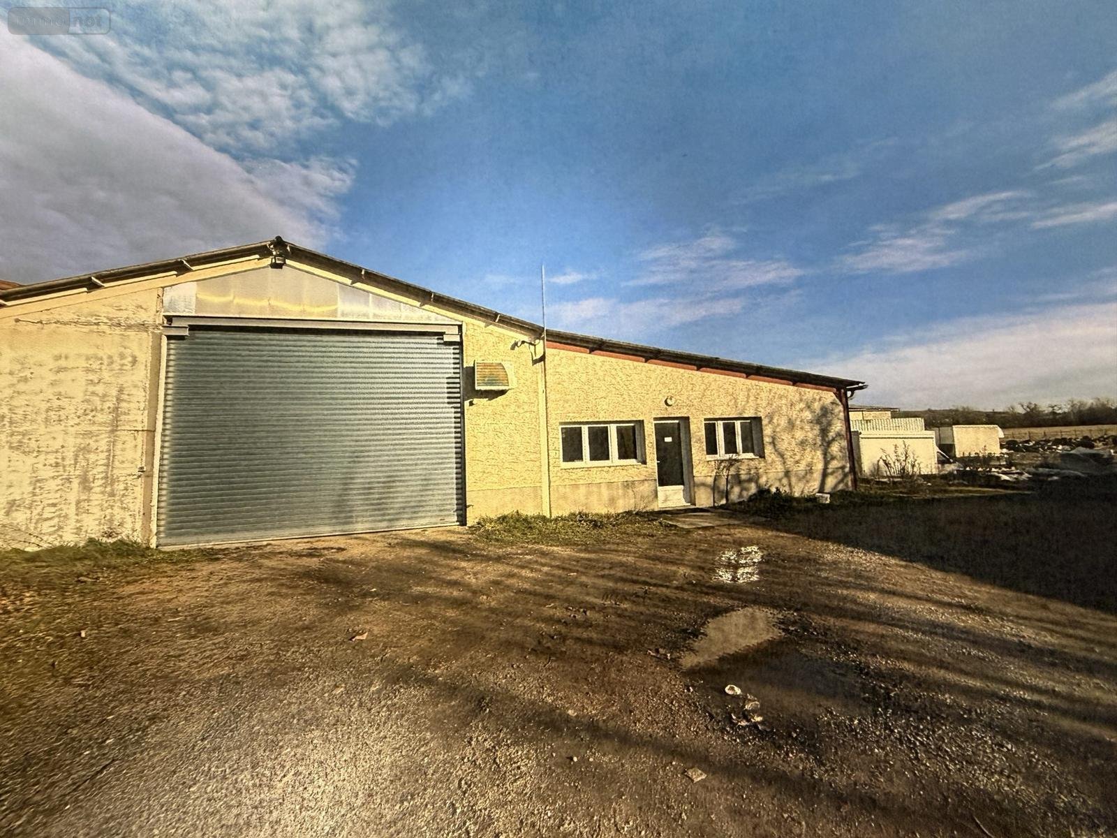 Fonds et murs commerciaux a vendre Saint-Rémy-en-Rollat 03110 Allier 556 m2  470000 euros
