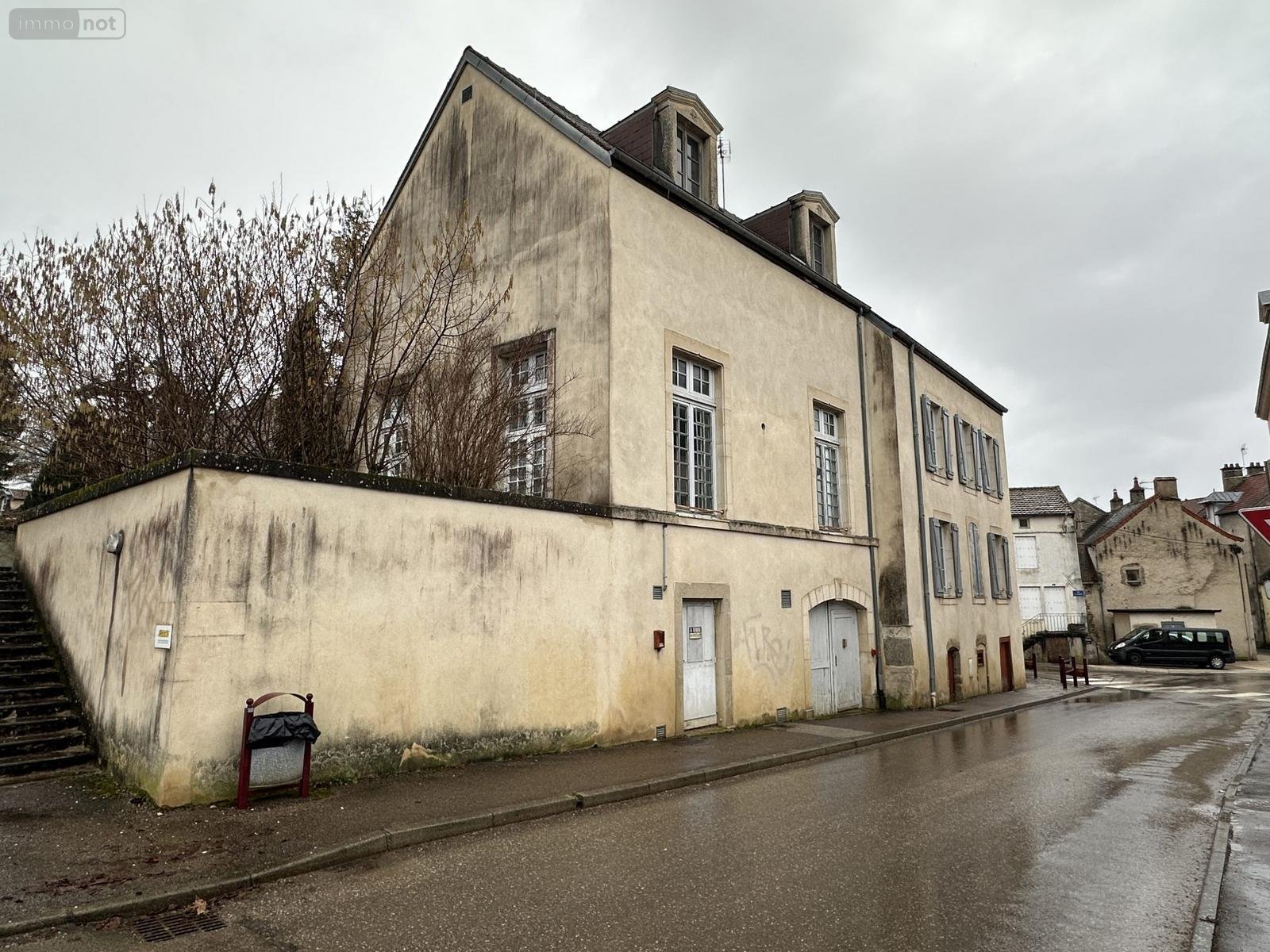 Immeuble a vendre Nolay 21340 Côte-d'Or 163 m2  190800 euros
