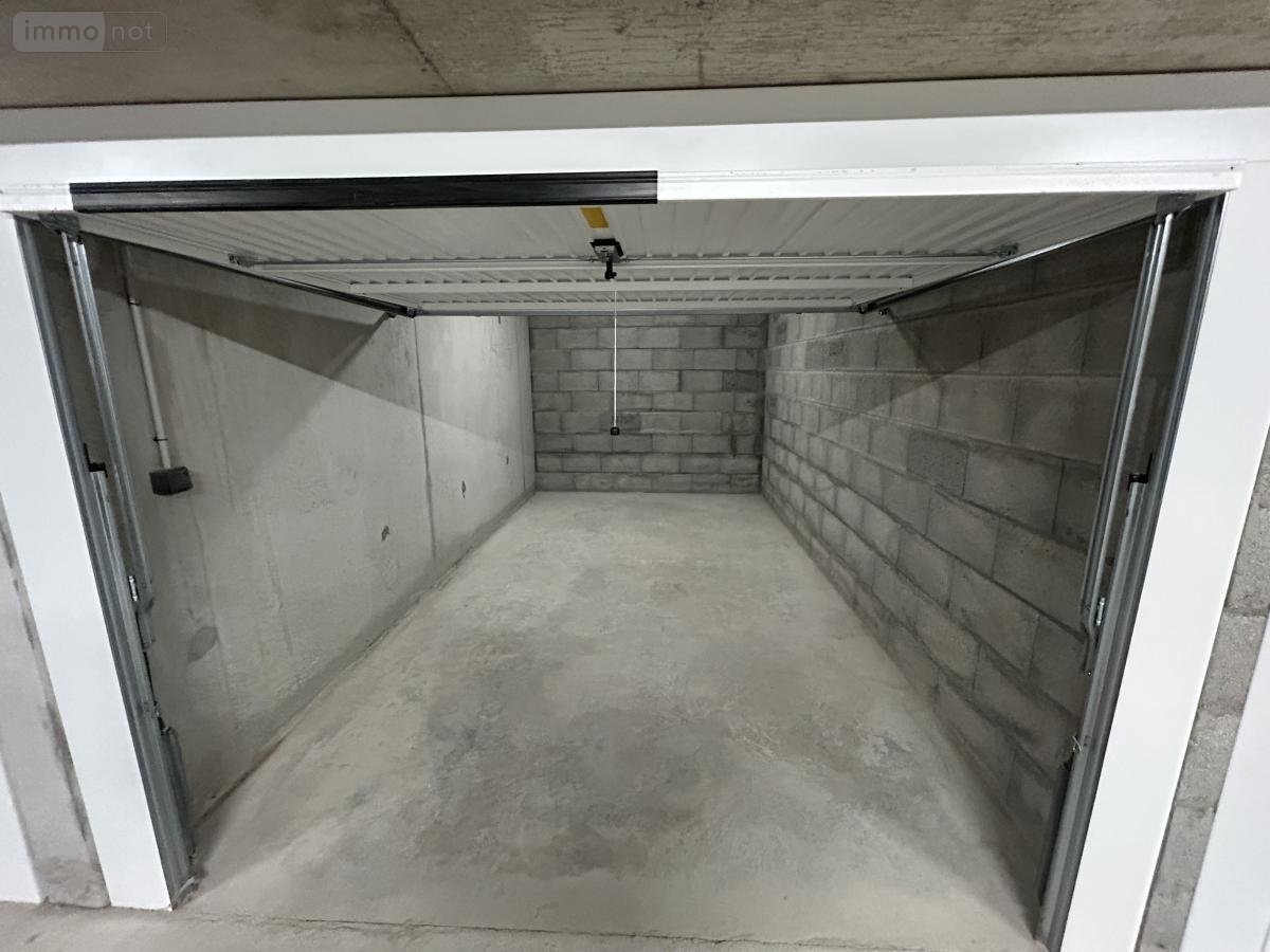 Location garage et parking Saint-Malo 35400 Ille-et-Vilaine 15 m2  150 euros