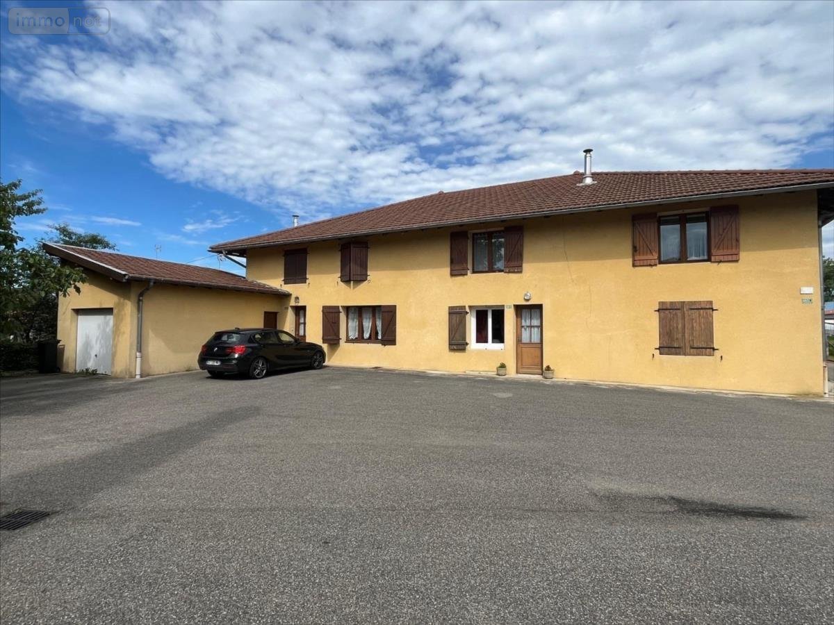 Location appartement Attignat 01340 Ain 42 m2 1 pièce 456 euros