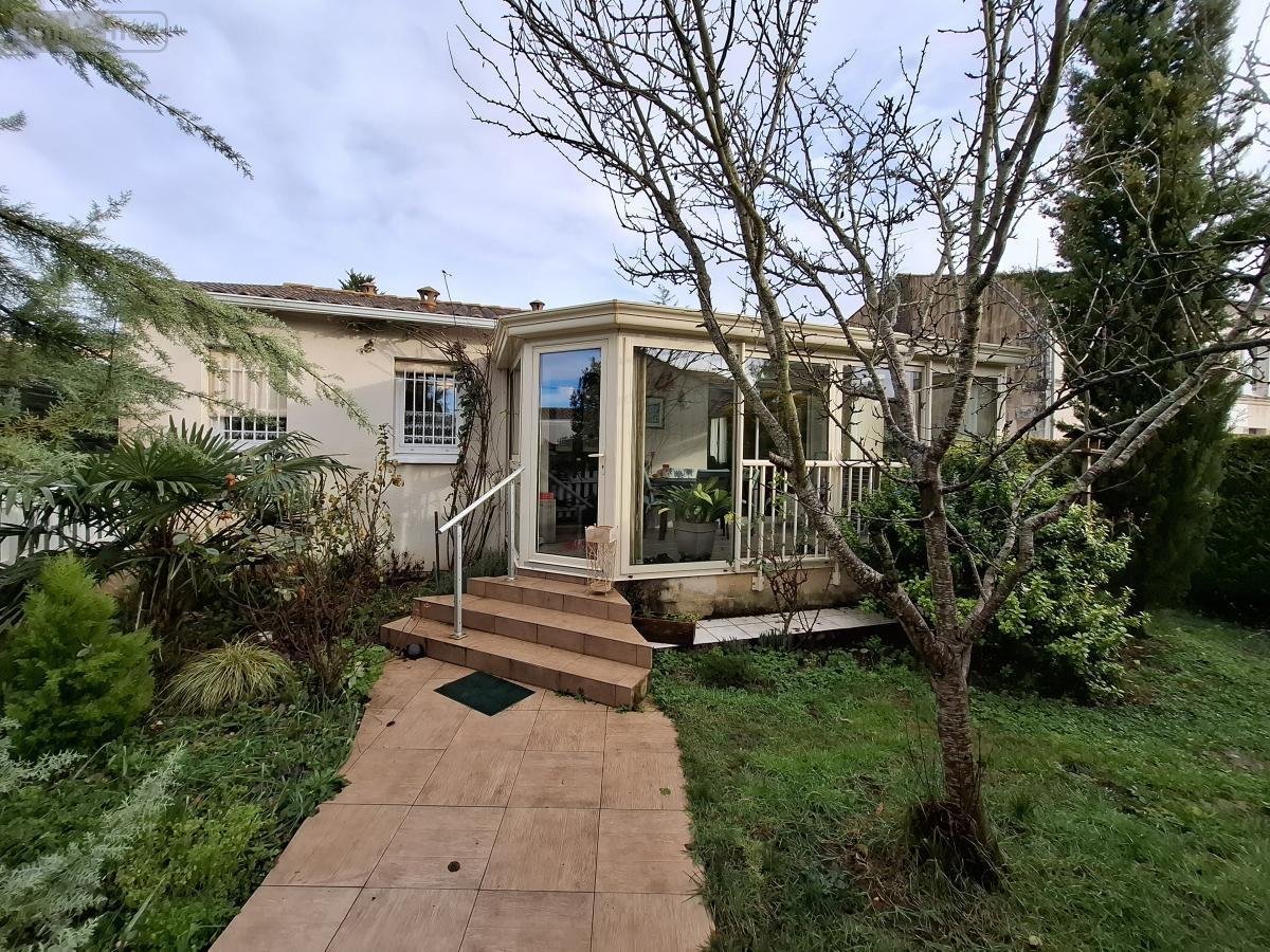 Maison a vendre Saintes 17100 Charente-Maritime 84 m2 4 pièces 262300 euros