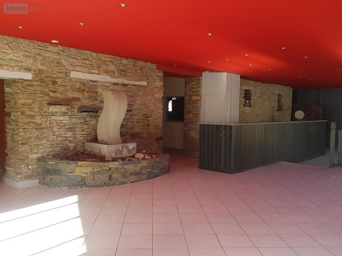 Fonds et murs commerciaux a vendre Gourin 56110 Morbihan 200 m2  131102 euros