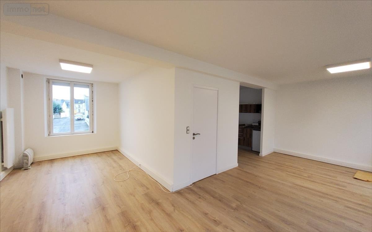 Location fonds et murs commerciaux Carhaix-Plouguer 29270 Finistère 42 m2  1270 euros