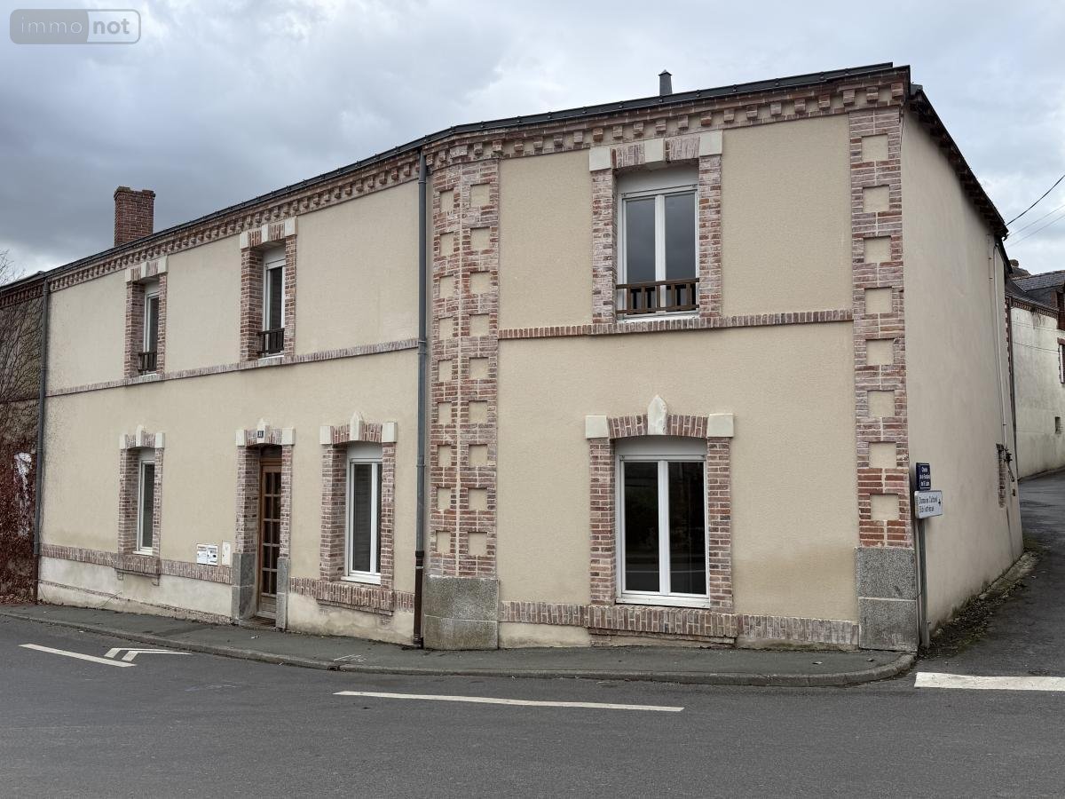 Immeuble a vendre Chemillé-en-Anjou 49120 Maine-et-Loire 210 m2  209600 euros