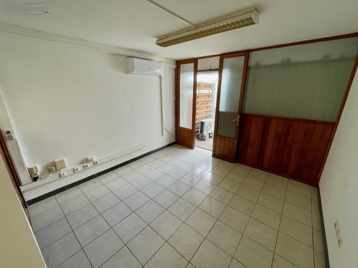 Fonds et murs commerciaux a vendre Saint-Denis 97400 Réunion 46 m2  181500 euros