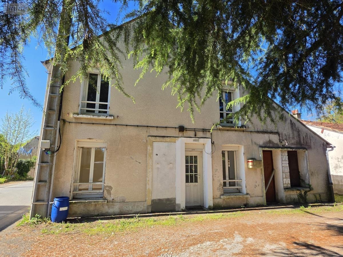 Immeuble a vendre Amilly 45200 Loiret 251 m2  148400 euros