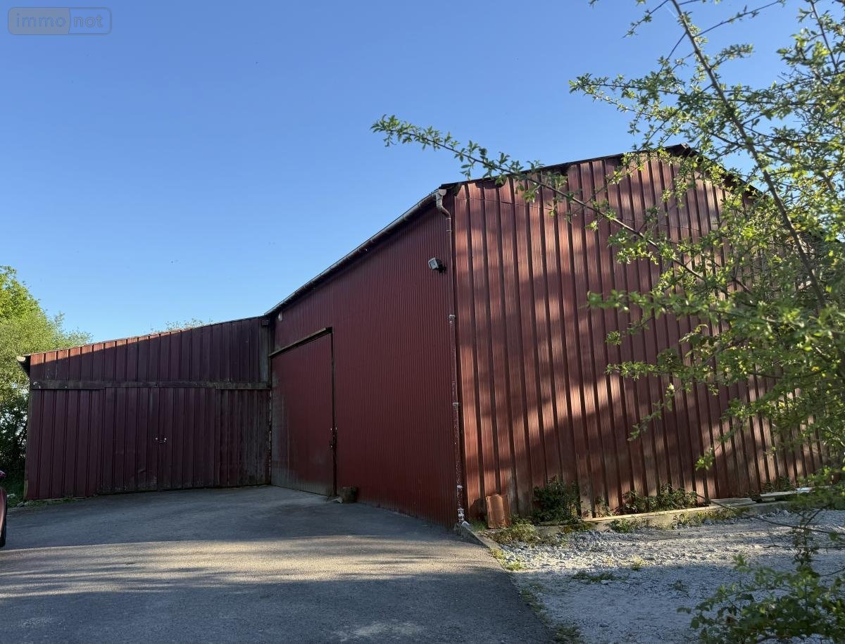Garage et parking a vendre Nieul-le-Dolent 85430 Vendée 261 m2  72040 euros