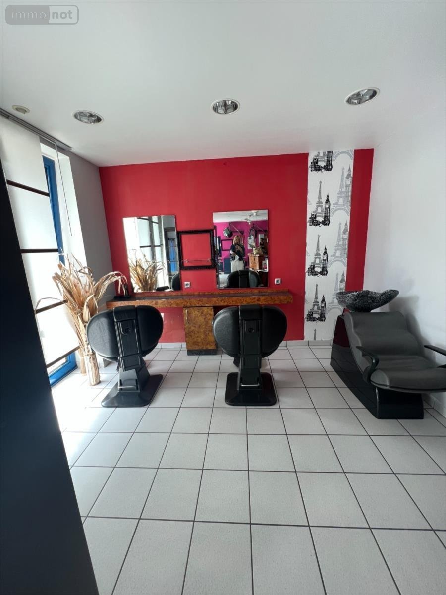 Immeuble a vendre Pont-de-Buis-lès-Quimerch 29590 Finistère 232 m2  259350 euros