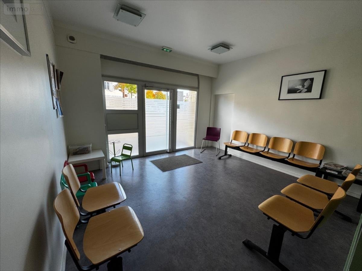 Location fonds et murs commerciaux Dole 39100 Jura 15 m2  395 euros