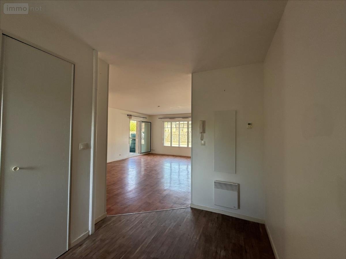 Location appartement Dol-de-Bretagne 35120 Ille-et-Vilaine 62 m2 3 pièces 690 euros