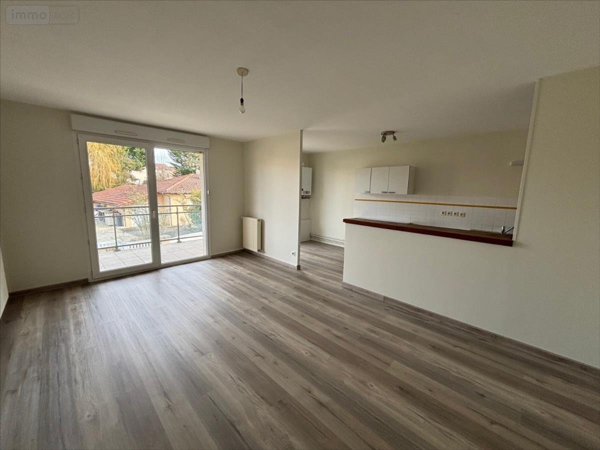 Location appartement Montrevel-en-Bresse 01340 Ain 70 m2 3 pièces 735 euros