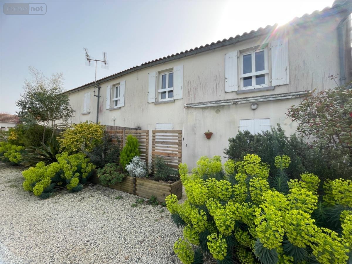 Immeuble a vendre La Jarrie 17220 Charente-Maritime 168 m2  397280 euros