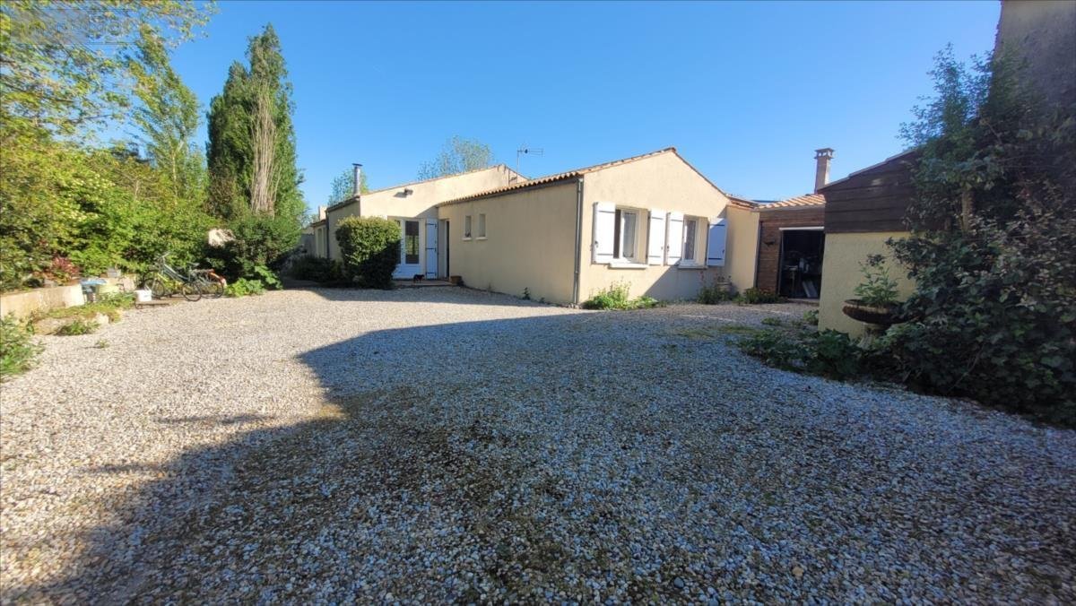 Maison a vendre Marans 17230 Charente-Maritime 143 m2 5 pièces 280800 euros