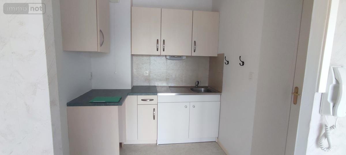 Location appartement Châlons-en-Champagne 51000 Marne 41 m2  570 euros