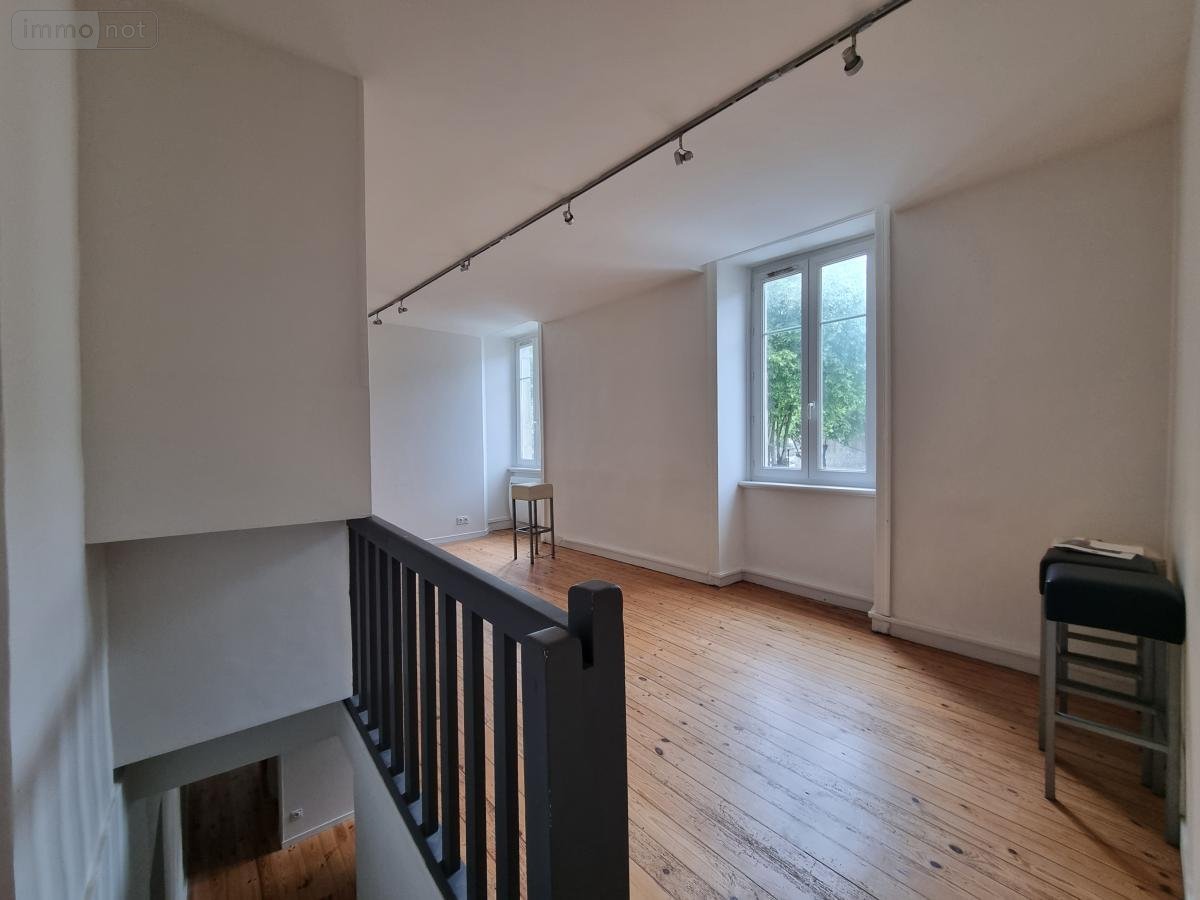 Fonds et murs commerciaux a vendre Quimper 29000 Finistère 69 m2  221370 euros