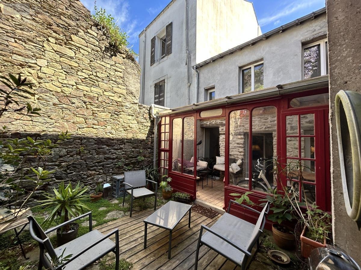Immeuble a vendre Le Palais 56360 Morbihan 240 m2  838350 euros