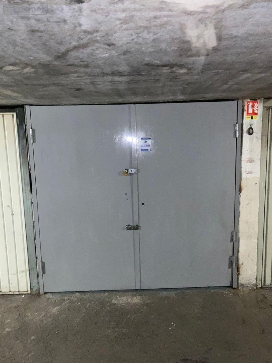 Garage et parking a vendre Paris 18e arrondissement 75018 Paris 11 m2  26000 euros