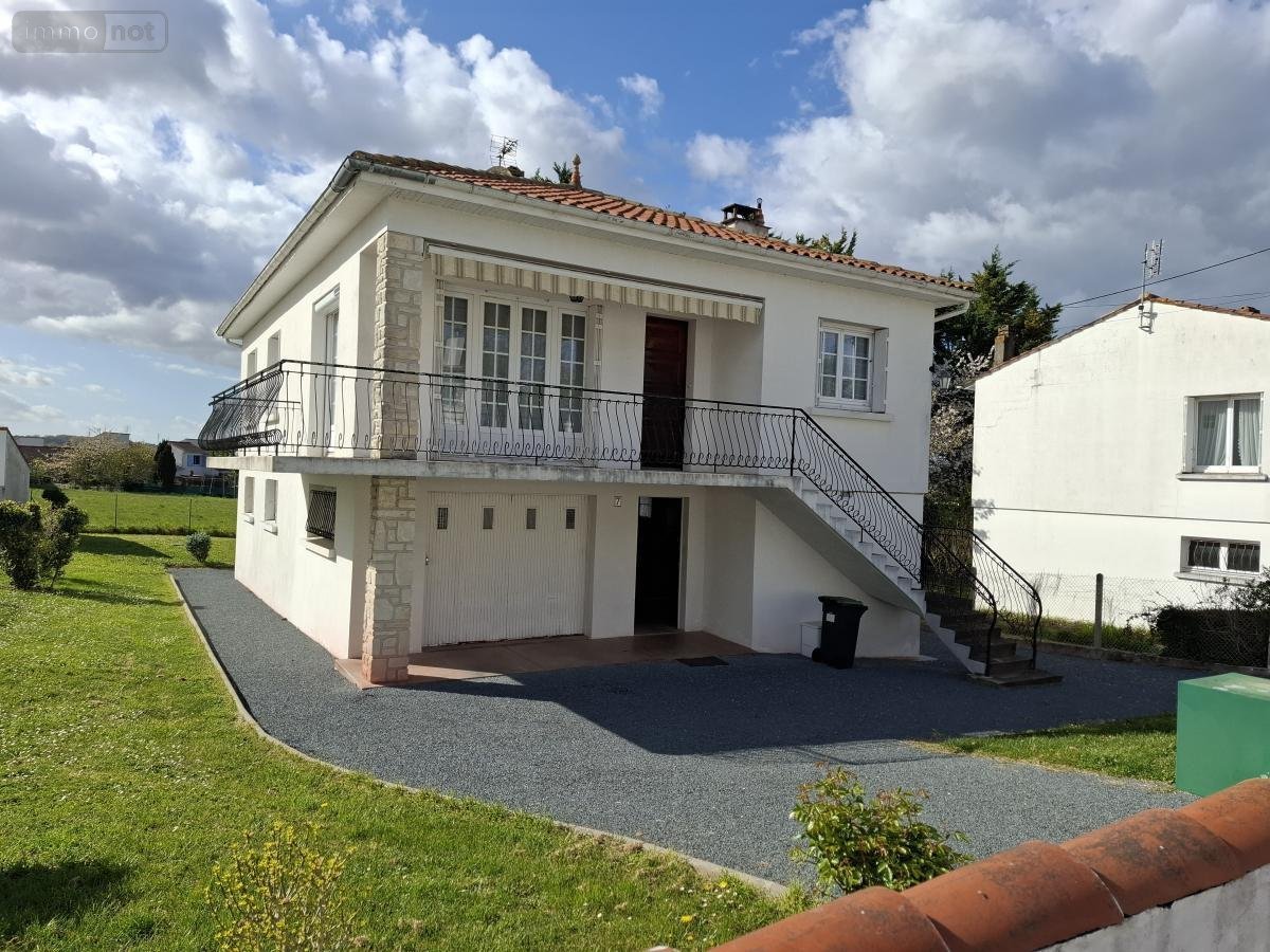 Maison a vendre Saintes 17100 Charente-Maritime 106 m2 5 pièces 218233 euros