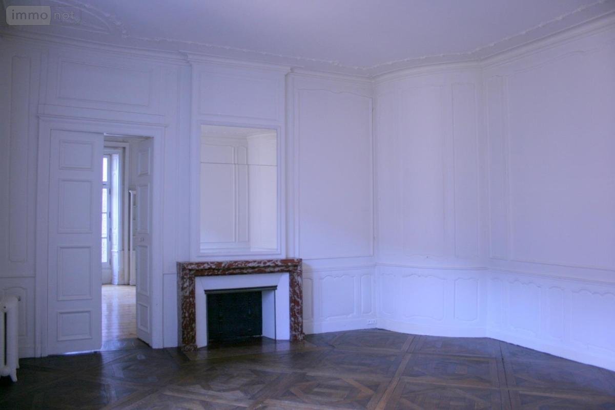 Location fonds et murs commerciaux Dole 39100 Jura 164 m2  1350 euros