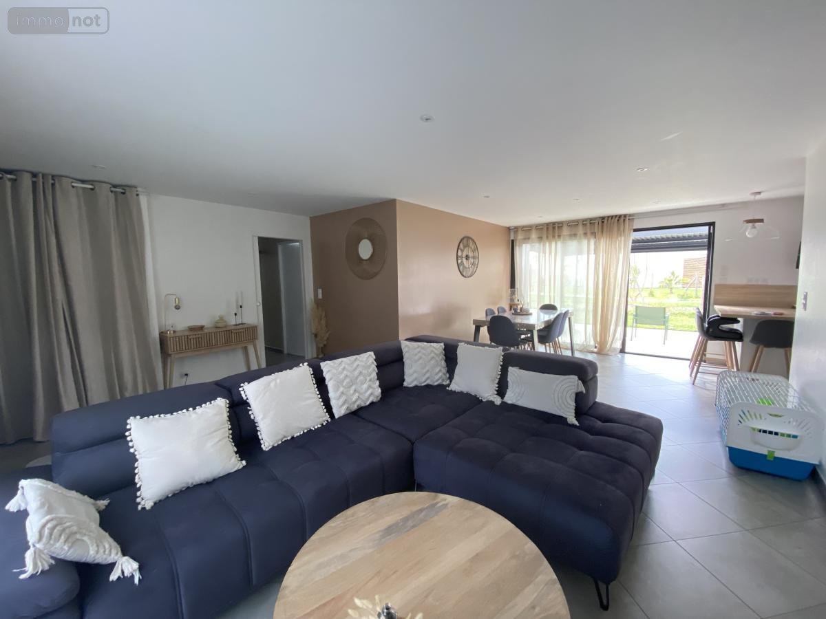 Location maison Saint-Philbert-de-Bouaine 85660 Vendée 98 m2 5 pièces 1100 euros