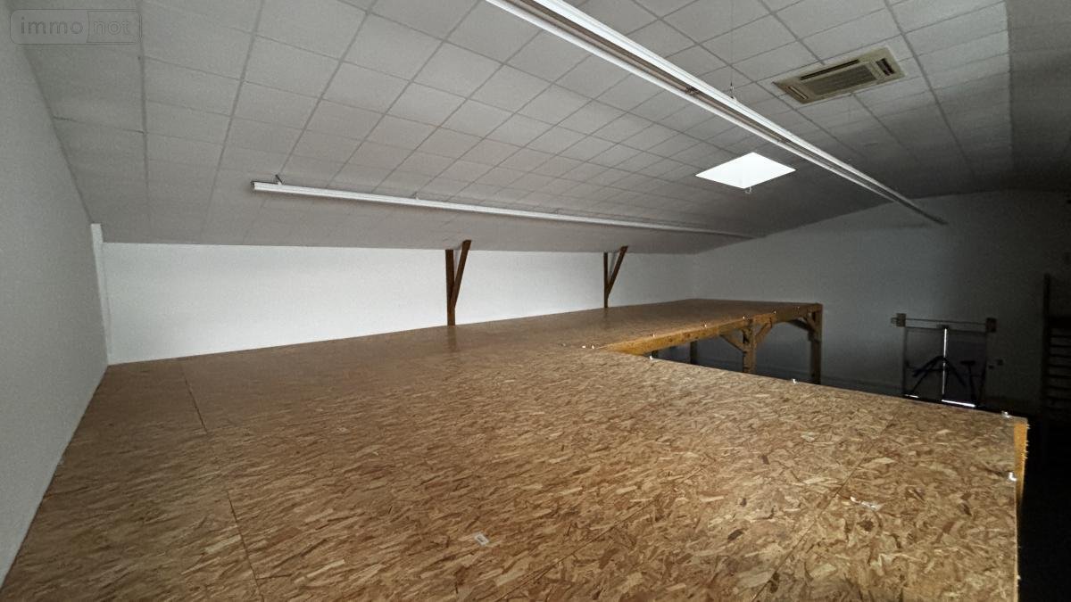 Fonds et murs commerciaux a vendre Angers 49000 Maine-et-Loire 475 m2  556400 euros