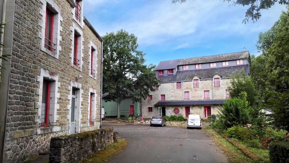 Immeuble a vendre Hémonstoir 22600 Côtes-d'Armor 800 m2  332800 euros