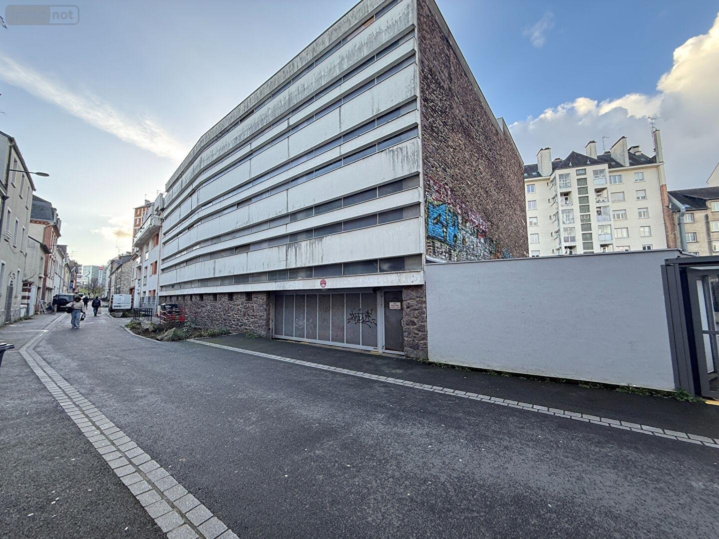 Garage et parking a vendre Rennes 35000 Ille-et-Vilaine  23000 euros