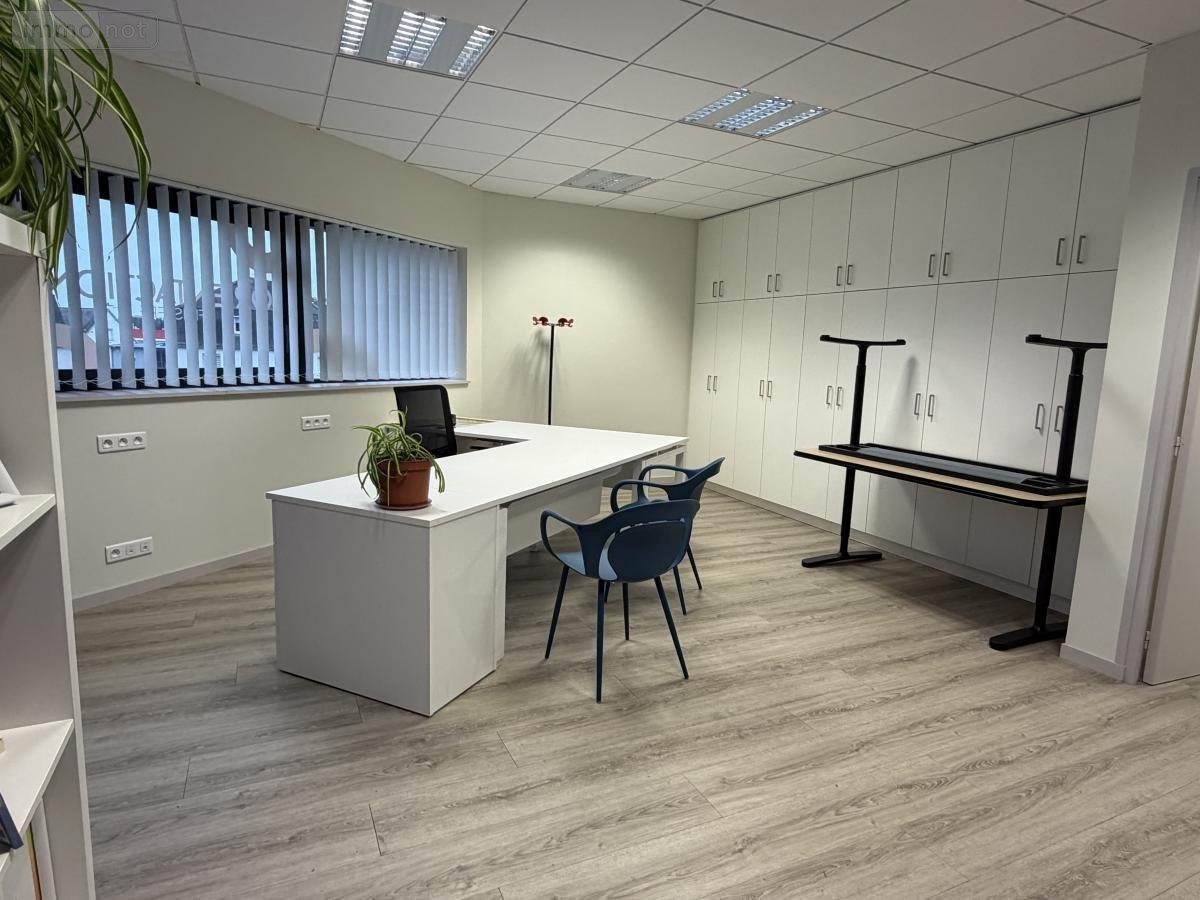 Location fonds et murs commerciaux Saint-Martin-des-Champs 29600 Finistère 105 m2  1571 euros